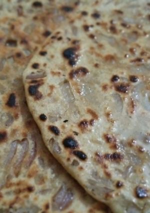 A picture of Onion Parantha.