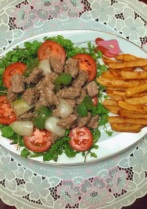 A picture of Mom's Shaking Beef (Bò Lúc Lắc).