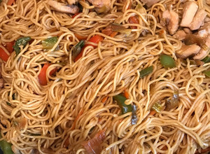 Foto principal de Noodles con pollo y soja 🍲