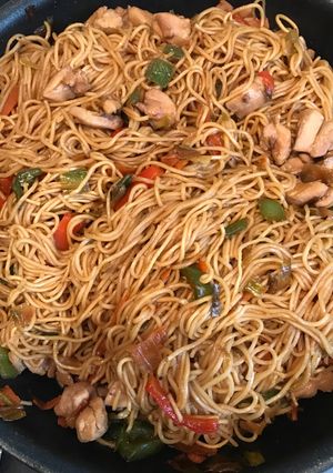 Foto principal de Noodles con pollo y soja 🍲