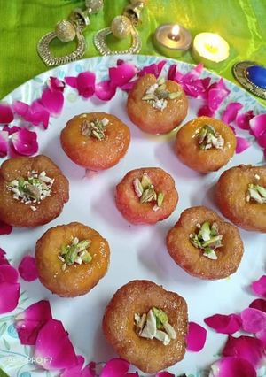 A picture of Balushai mithai.