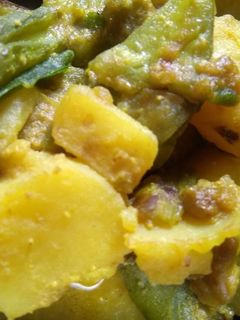 ঝিঙে আলু পোস্ত (jhinge aloo posto recipe in Bengali) রেসিপির প্রধান ছবি