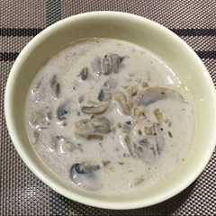 A picture of Mushroom Sauce.