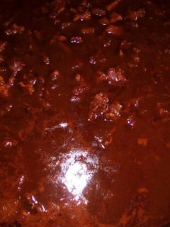 Una foto de Longaniza adobada con papas