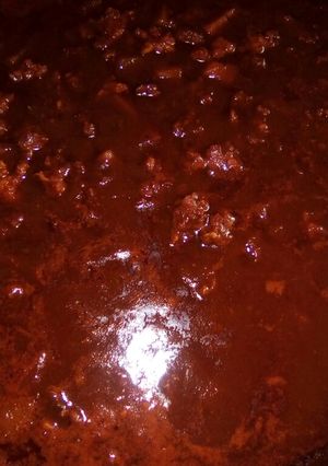 Una foto de Longaniza adobada con papas
