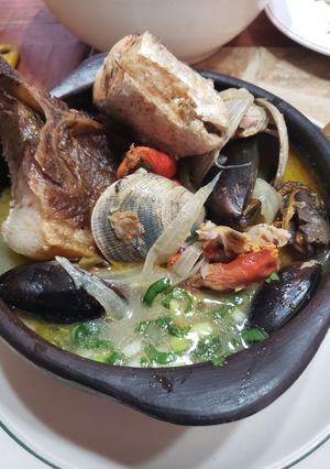 Una foto de Curanto en olla con sazón de janny