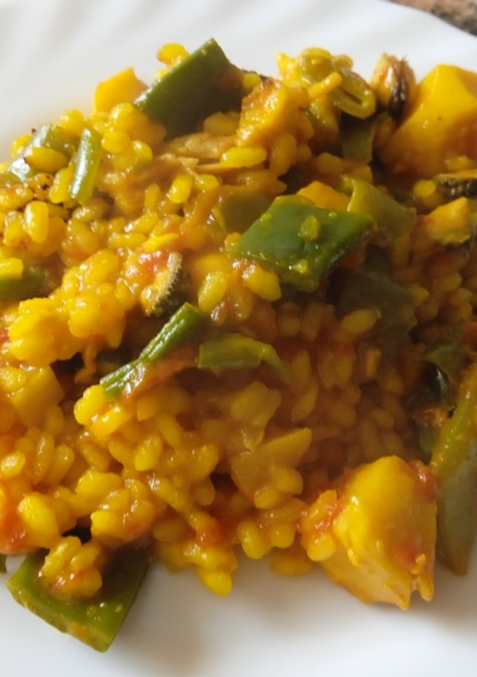 Una foto de Paella de marisco congelado