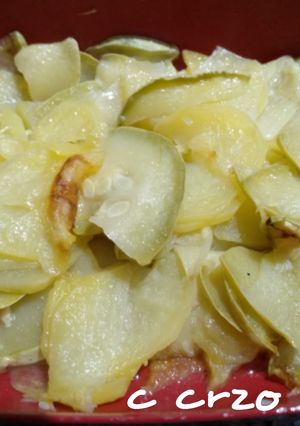 Foto principal de Patatas y calabacín en el microondas, para guarnición