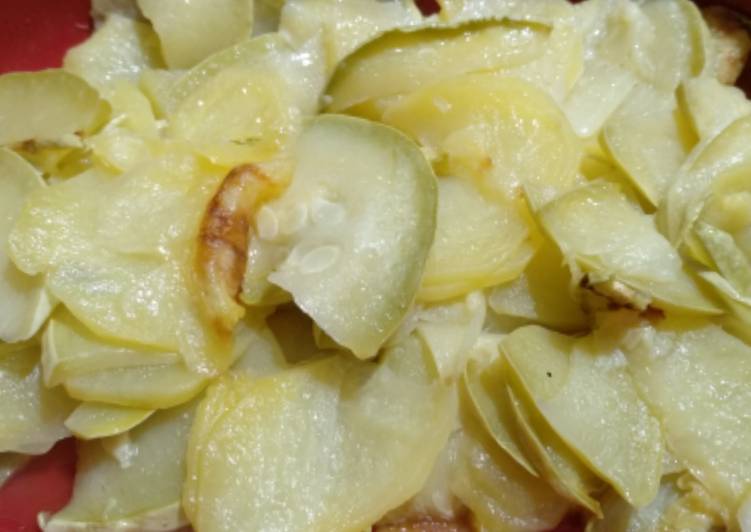 Patatas y calabacín en el microondas, para guarnición