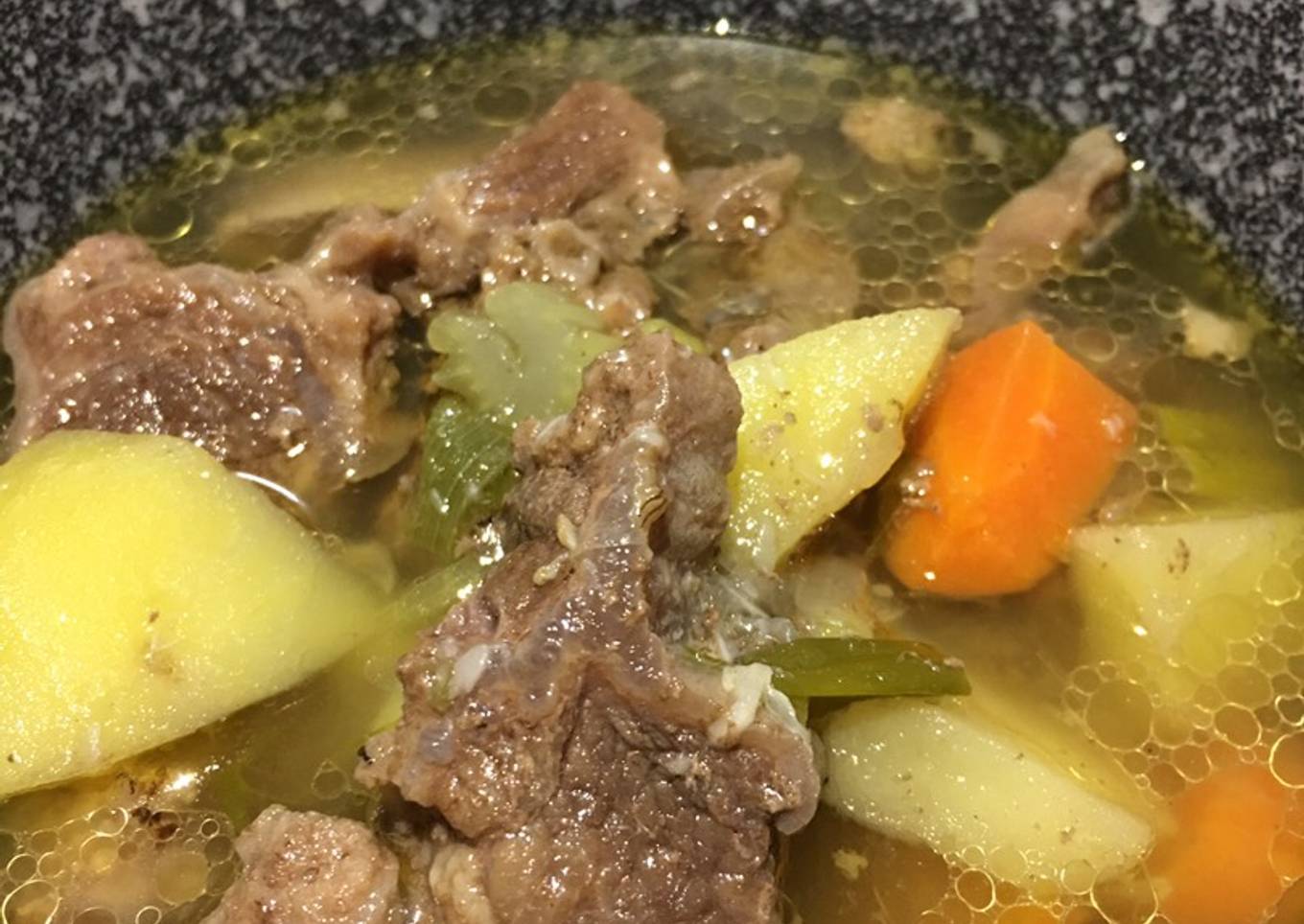 Sop Iga Sapi Empuk Maknyus 🥩