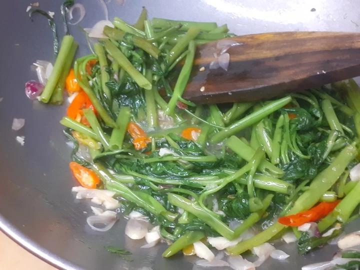 Cara Mudah Membuat Resep Tumis kangkung saus tiram yang Bikin Ngiler Anti Ribet, Lezat Sekali