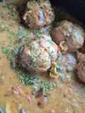 Paupiettes de porc lardées en cocotte à la forestière