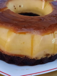 Una foto de Bizcoflan casero con sabor de chocolate muy delicioso