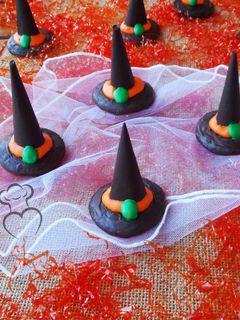 Una foto de Gorros de bruja de chocolate