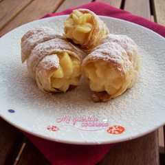 Una foto de Pastelitos de hojaldre con crema de vainilla