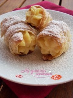 Una foto de Pastelitos de hojaldre con crema de vainilla