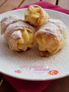 Una foto de Pastelitos de hojaldre con crema de vainilla