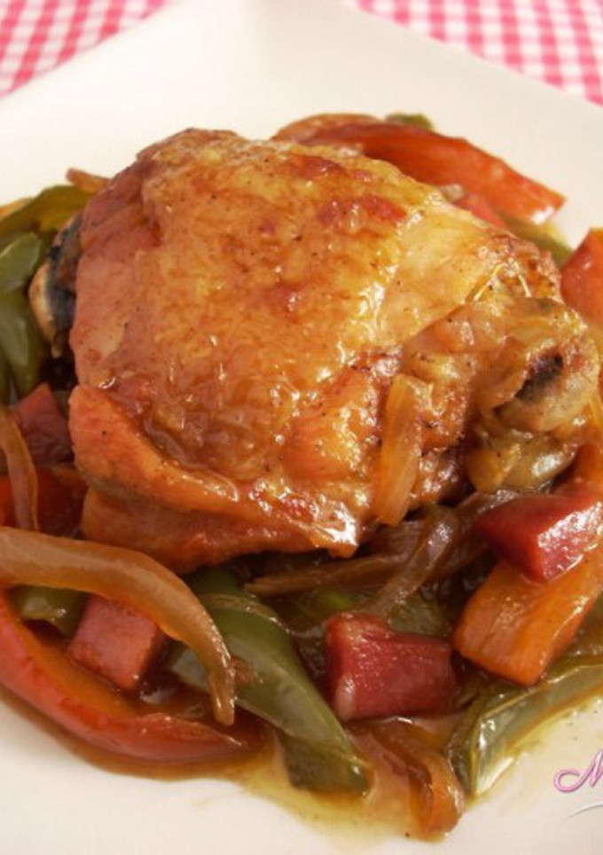 Una foto de Pollo al chilindrón