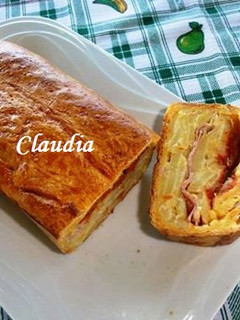 Una foto de Empanada de tortilla de patata con jamón (sin gluten)