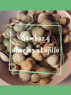 Una foto de Gambas y almejas al ajillo 🦐