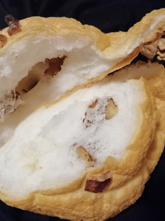 Foto di Pane agli albumi versione salata con le noci