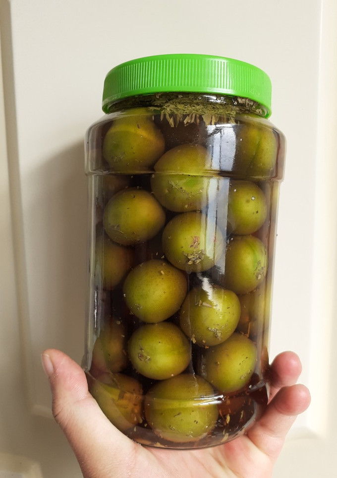 عکسی از دستور ترشی گوجه سبز