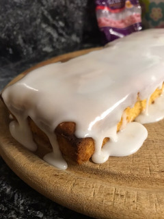 Una foto de Budín de limón con glaseado