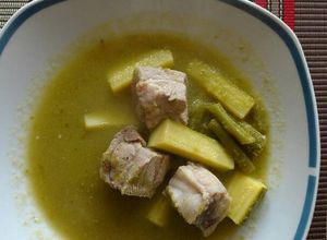 Una foto de Chilito verde con costillitas de cerdo