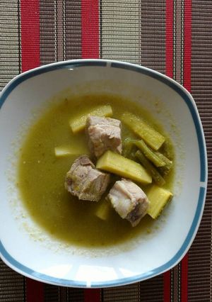 Una foto de Chilito verde con costillitas de cerdo