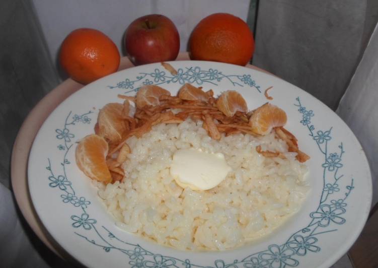 Рисовая каша на сухом молоке с мандарином и яблоком! (в мультиварке)