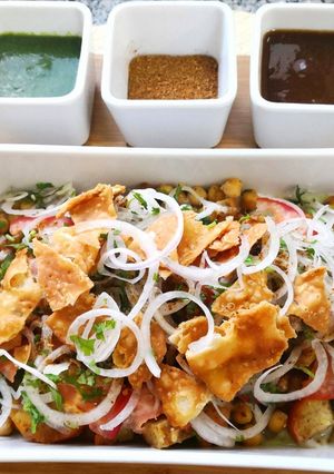 A picture of Papdi Chaat.