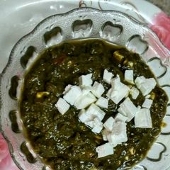 A picture of Palak paneer.