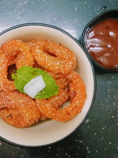 ஸ்பைஸி ஆனியன் ரிங்ஸ் (Spicy onion rings recipe in tamil) செய்முறை முக்கிய புகைப்படம்