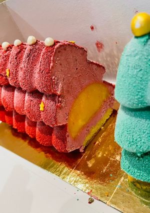 Une photo de Bûche entremet Framboise/citron