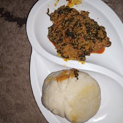 A picture of Sakwara da miyar egusi.