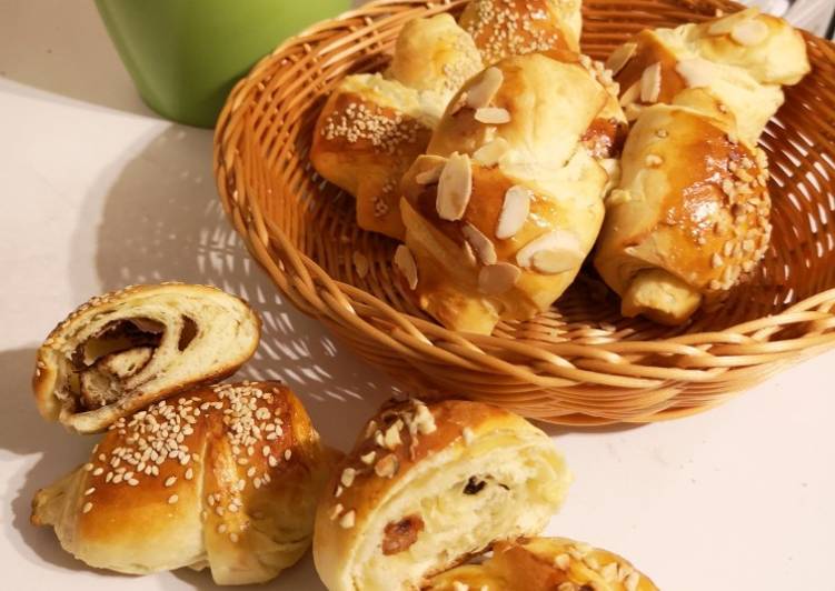 Cara mengolah Crescent Rolls isi coklat, kismis, marzipan nikmat