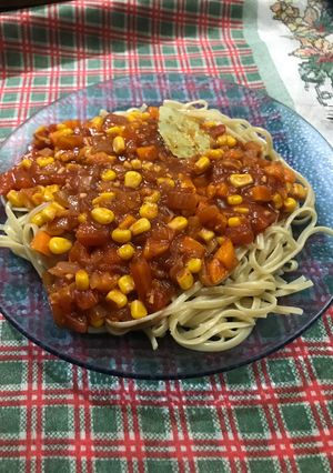 Una foto de Fideos con salsa improvisada