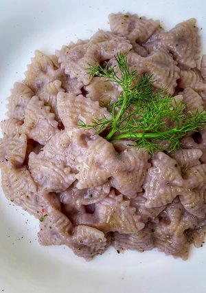 Foto di Farfalle con crema di cavolo viola e finocchio