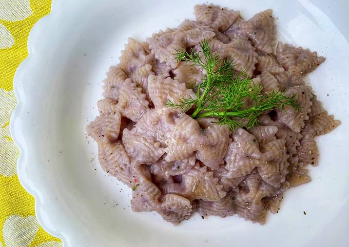 Guida passo passo a Fai Perfetto Farfalle con crema di cavolo viola e finocchio