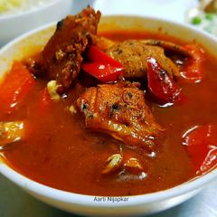 A picture of Chicken chasseur.