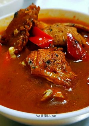 A picture of Chicken chasseur.