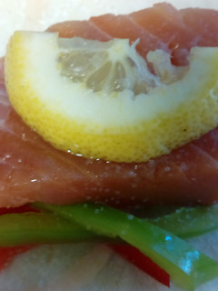 Una foto de Hojaldre de salmón y toque de limón