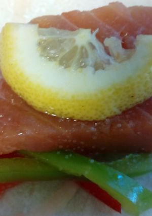 Una foto de Hojaldre de salmón y toque de limón