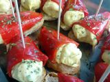 Piquillos rellenos de merluza en bechamel