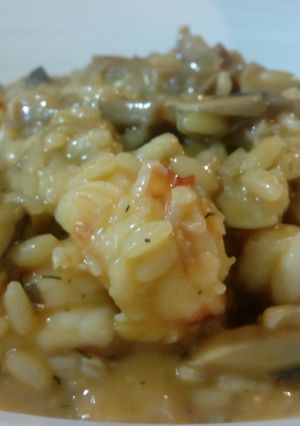 Una foto de Risotto langostinos y champiñones