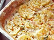 Uma foto de batata gratinada