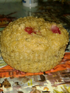 Una foto de Muffins saludables de avena y frutillas