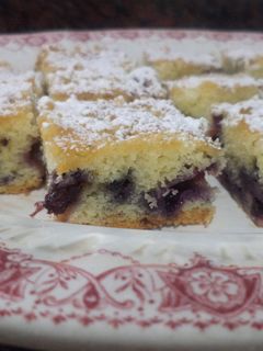 Una foto de Torta de vainilla y arándanos