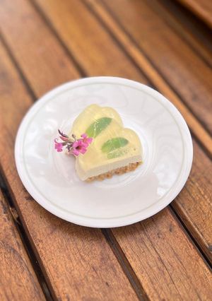 Una foto de Cheesecake Lychees y Yerbabuena 🌸