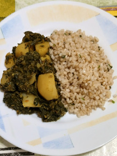 Una foto de Saag Aloo. Patatas con espinacas